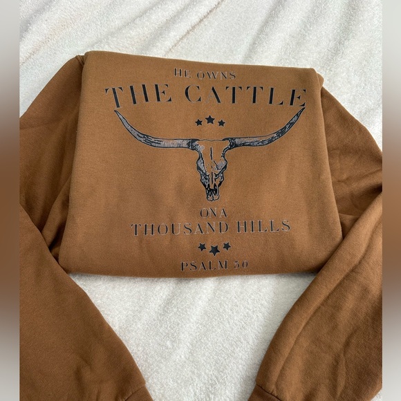 Tops - “He owns the cattle” crewneck size XL